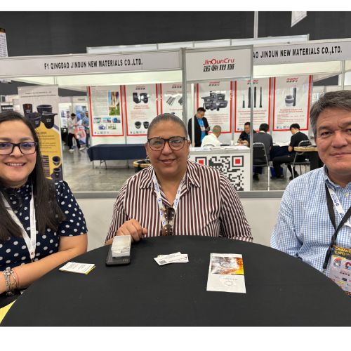 Ayde Tobías, del área de compras, Marlen Cantú, supervisora de compras directas, y Armando Casaña, encargado del área de supplier quality de BorgWarner Reynosa.