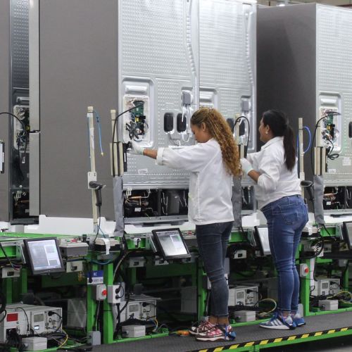 La planta se ubica en el Parque Industrial Querétaro, Av. Benito Juárez 119, de la capital queretana.