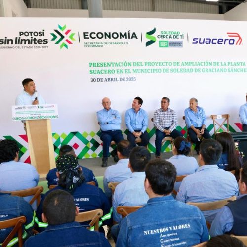 Autoridades estatales y municipales, así como directivos de la compañía dieron un recorrido por la nueva instalación.