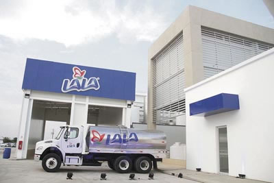 ›› Lala opera 18 plantas de producción y 165 centros de distribución en México y Centro América, y cuenta con el apoyo de más de 32 mil colaboradores. 
