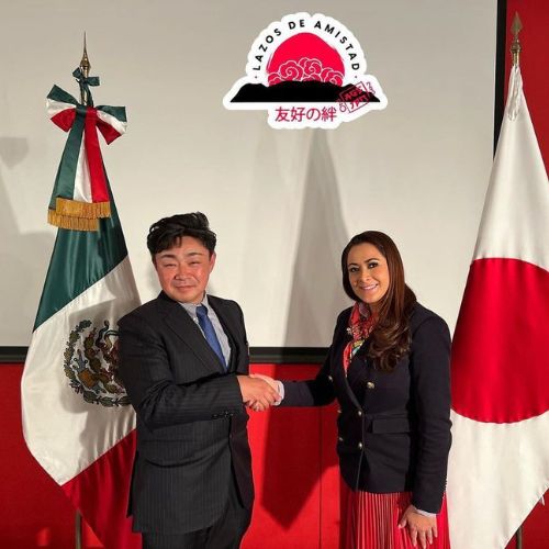 Taigo Suto, presidente de ABIC, y Tere Jiménez, gobernadora de Aguascalientes.