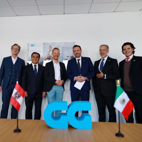 The investment announcement was attended by Holger Fastabend, member of the Board of Directors of the Austrian company, the governor of Querétaro, Mauricio Kuri, the mayor of Querétaro, Luis Nava, and other authorities.