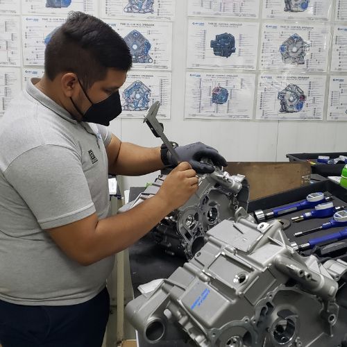 Realizan corte de listón de la segunda planta de Siete Leguas Automotive.