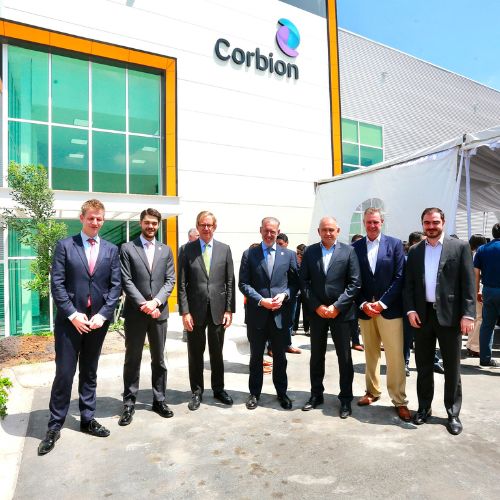 Autoridades estatales y representantes de Corbion, así como el embajador de los Países Bajos en México, Wilfred Mohr, inauguraron la nueva planta de la empresa.