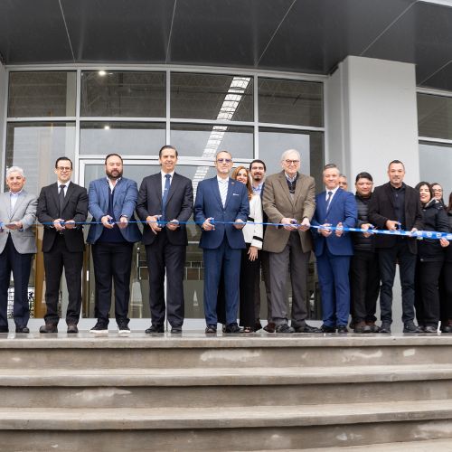 La inauguración de esta planta simboliza un paso importante para fortalecer la relación de Güntner con sus clientes al ofrecer tiempos de entrega mejorados y soluciones innovadoras para la industria de la refrigeración. La planta se ubica en el Parque Industrial Pocket Park Aeropuerto en el municipio de Apodaca.